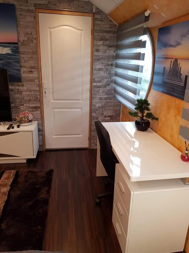 Peniche Morgane 2 Sas Les Betises Hotel Cambrai Ngoại thất bức ảnh