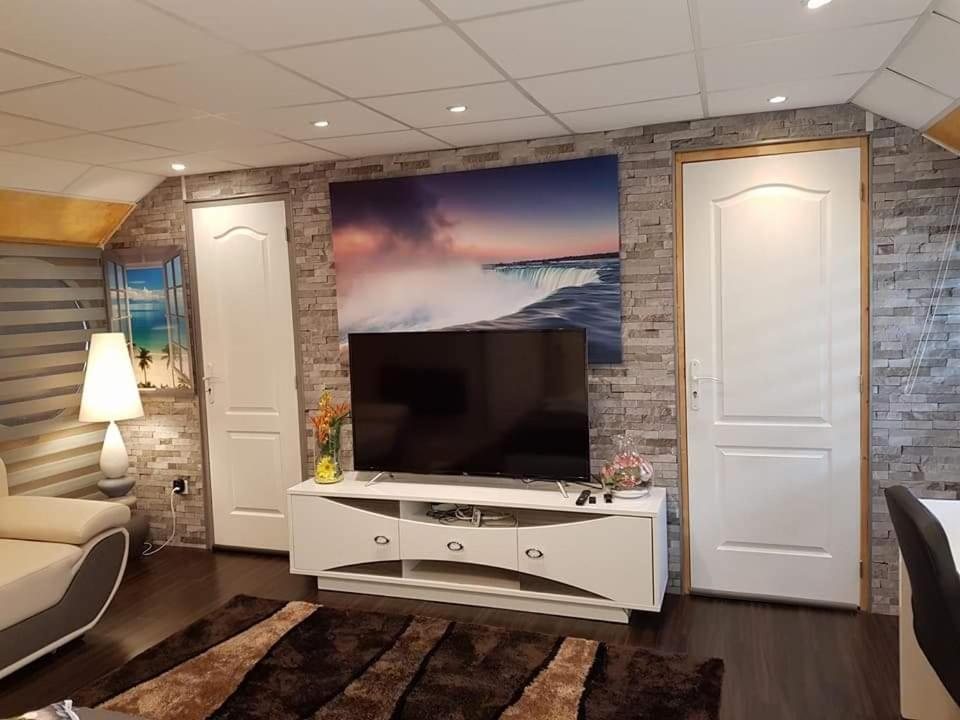 Peniche Morgane 2 Sas Les Betises Hotel Cambrai Ngoại thất bức ảnh